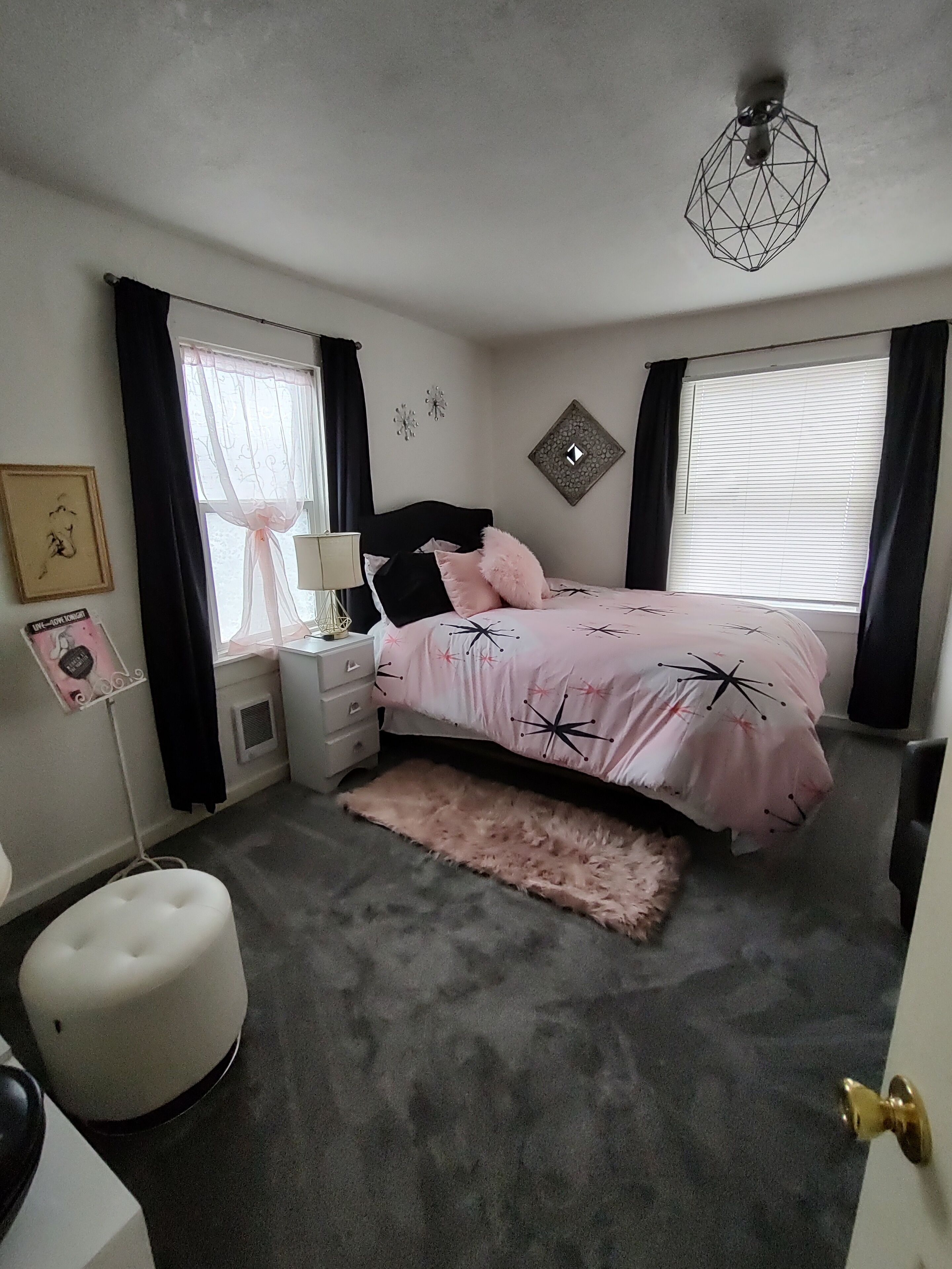 1 slaapkamer, een strijkplank/strijkijzer, gratis wifi, beddengoed