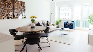 Luxury Apartment, 2 Bedrooms, Balcony, City View (Apartment Blees)