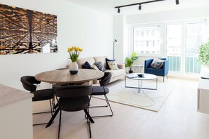 Luxury Apartment, 2 Bedrooms, Balcony, City View (Apartment Blees)