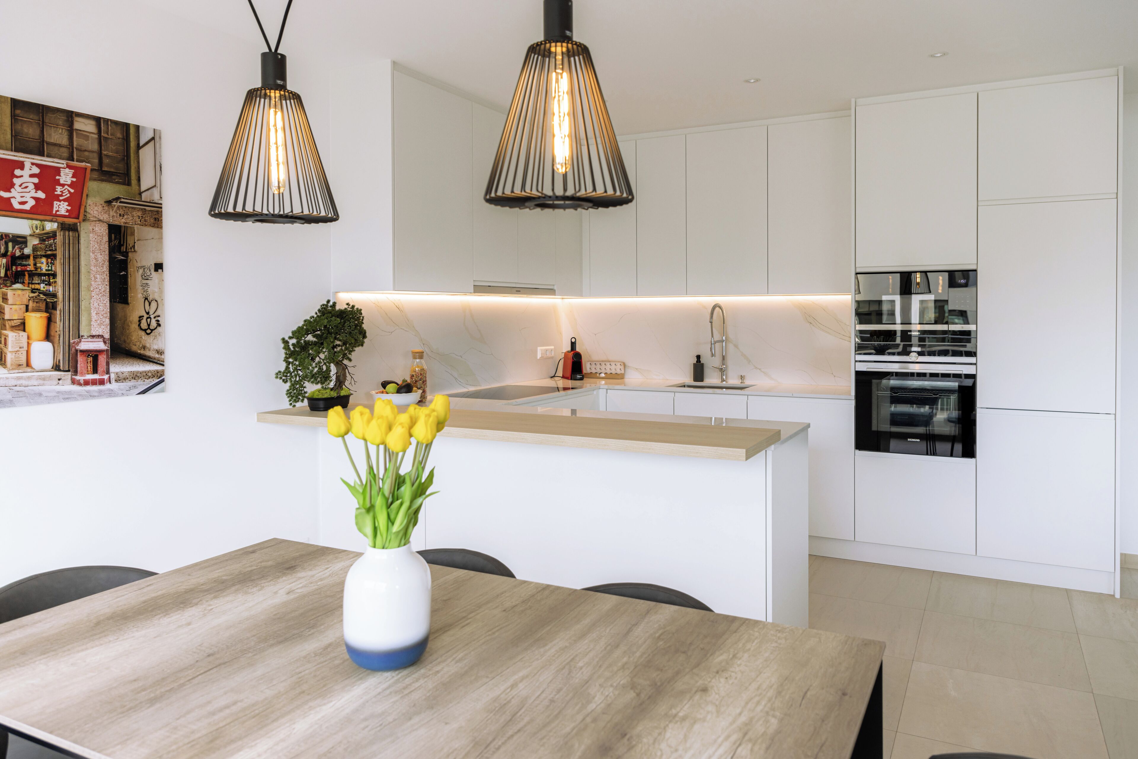 2 Bedroom Apartment | Area keluarga | Smart TV dan lantai berpemanas