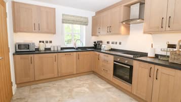 Fridge, dishwasher, electric kettle, toaster