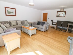 Video game console - 3 Pensyflog Barns (Porthmadog)