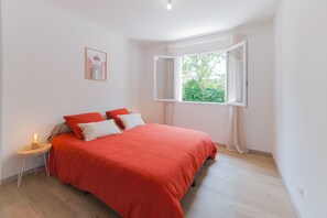 3 chambres, fer et planche à repasser, accès au Wi-Fi (inclus)