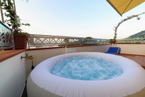 Deluxe-Zimmer, Whirlpool, Gartenblick | Eigener Whirlpool