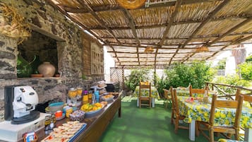 包含每日自助早餐