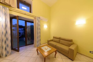 Superior Studio Suite, Terrace | Living area | Flat-screen TV - B&B La Rosa (Ischia)
