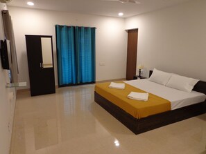 1 bedroom, iron/ironing board, WiFi, bed sheets - The Blues Hospitality   Porur Gardens King Room (Chennai)