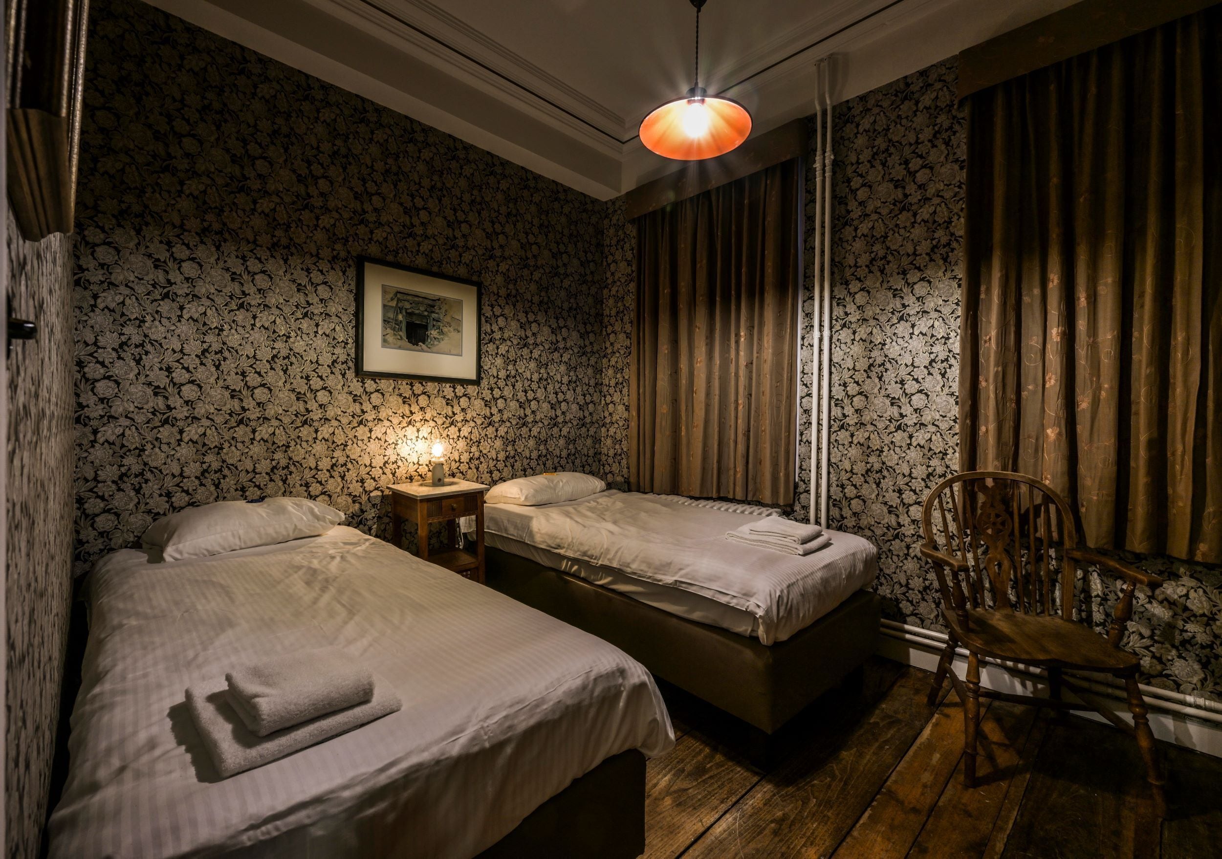 Twin Room | Desk, free WiFi