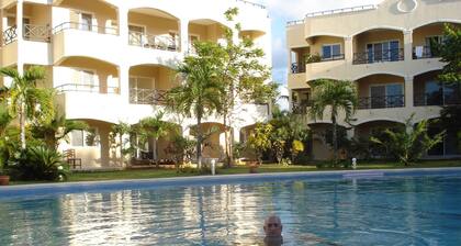 2 bedrooms 1 bath apartment walking distance from the beach!