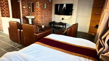 Suite familiar | 1 dormitorio, minibar, caja fuerte y escritorio