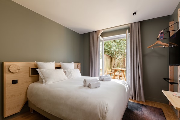 Verdunkelungsvorhänge, schallisolierte Zimmer, Bügeleisen/Bügelbrett