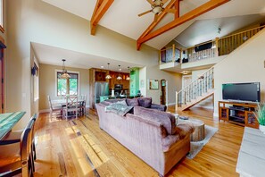 Fernseher, Kamin, Tischtennisplatte