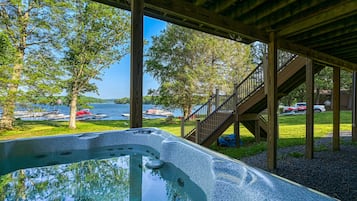 Tina de hidromasaje al aire libre