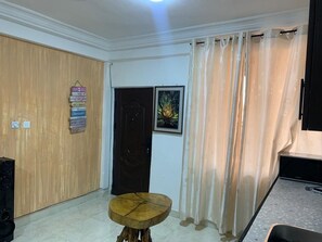 Flat-screen TV - Central Reservations Apartment (Accra)