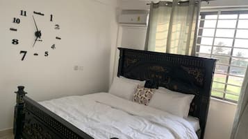 Departamento Deluxe | Muebles diferentes, escritorio, espacio para trabajar con laptop y wifi