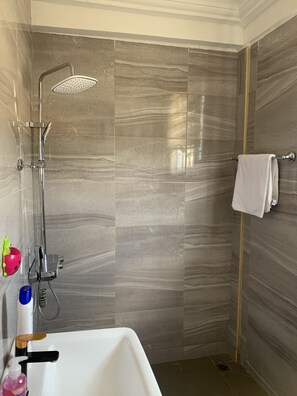 Kamar Double Mewah untuk 1 Orang, 1 kamar tidur | Kamar mandi | Shower, pancuran hujan, perlengkapan mandi gratis, dan handuk