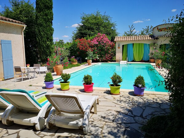 Outdoor pool - Villa Provençale Dans Parc du Luberon (Pierrevert)