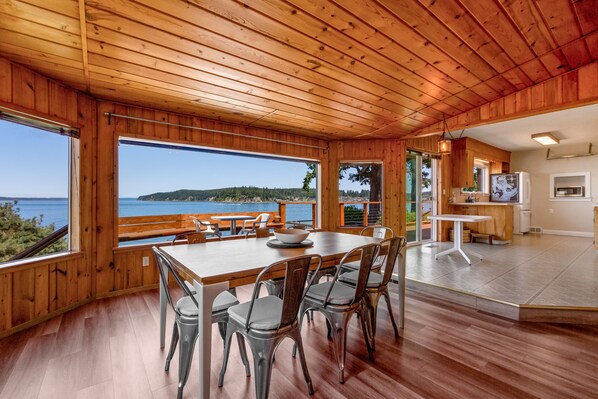Dining - Skiou Point Beach House | Waterfront, dog-friendly home with amazing view, beach (Tulalip)