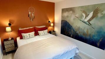 1 slaapkamer, een strijkplank/strijkijzer, beddengoed