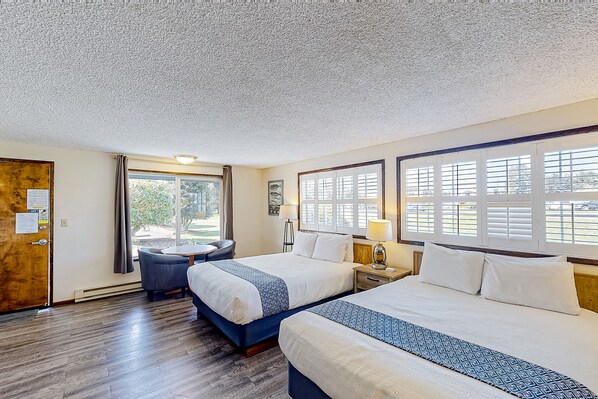 Internet, bed sheets - The Lamplighter Inn - Unit 116 & 117 | Motel in downtown Bandon (Bandon)