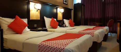 Standard Triple Room | Minibar, free WiFi, bed sheets