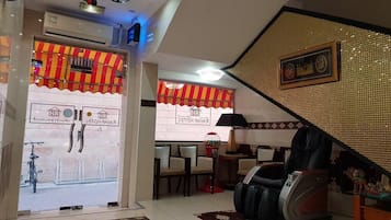 房內用餐