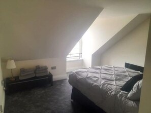 1 bedroom, iron/ironing board, WiFi, bed sheets - Kirkcudbright Holiday Apartments - Apartment G (Kirkcudbright)