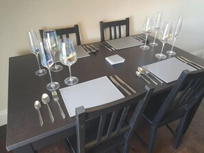 Dining - Kirkcudbright Holiday Apartments - Apartment G (Kirkcudbright)