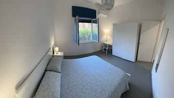 1 Schlafzimmer, Schreibtisch, Reisekinderbett, kostenloses WLAN