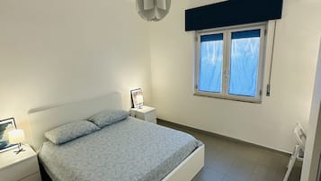 1 bedroom, desk, travel crib, free WiFi