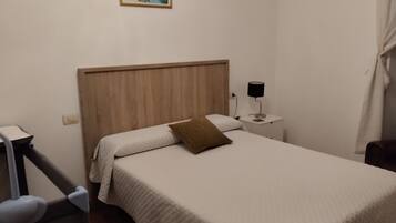 4 slaapkamers, een strijkplank/strijkijzer, reisbedje, wifi