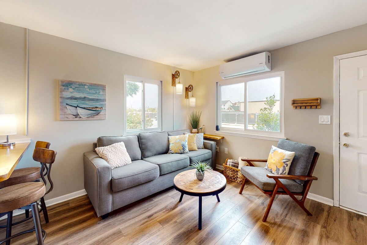 Dog-friendly condo near beach with updated interior & private W/D