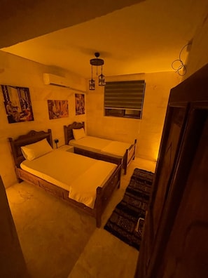 Quarto quádruplo standard | 1 quarto, individualmente decorados, individualmente mobiliados