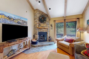 TV, fireplace, DVD player, video library - Brown Bear Lodge #322 | Condo in Durango with resort amenities (Durango)