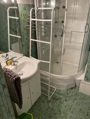 Dusche, Seife, Toilettenpapier