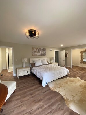 3 bedrooms, desk, iron/ironing board, travel cot