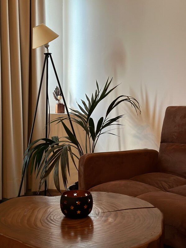Deluxe Double Room, Mountain View | Living area
