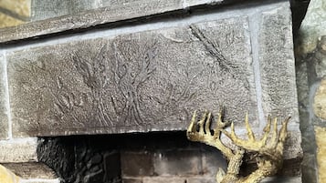 Deluxe Double Room, 1 Queen Bed, City View | Living area