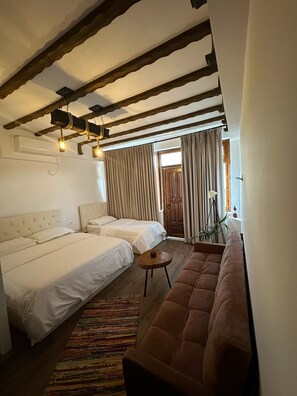 Deluxe-Doppelzimmer, Bergblick | Bügeleisen/Bügelbrett, kostenloses WLAN