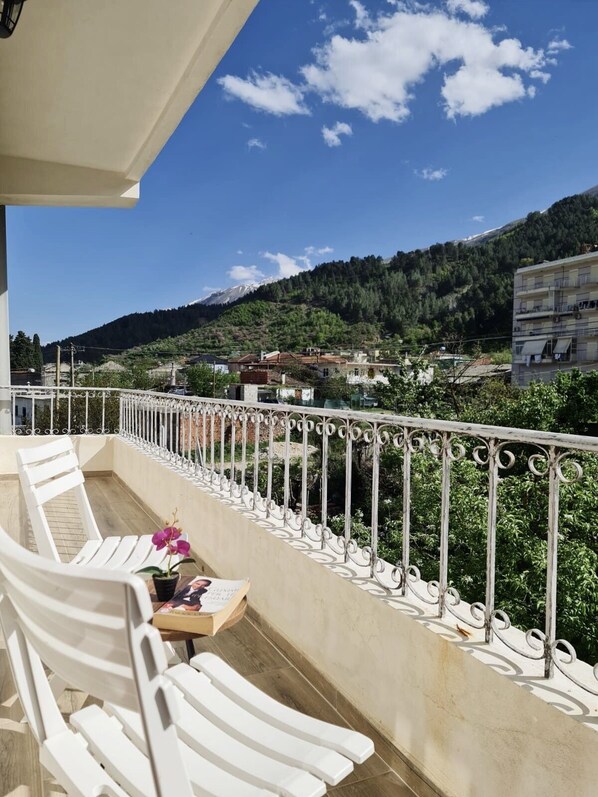 Deluxe-Doppelzimmer, 1 Queen-Bett, Bergblick | Balkon