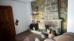 Chambre Deluxe double, 1 grand lit, vue sur la ville | Aire de séjour