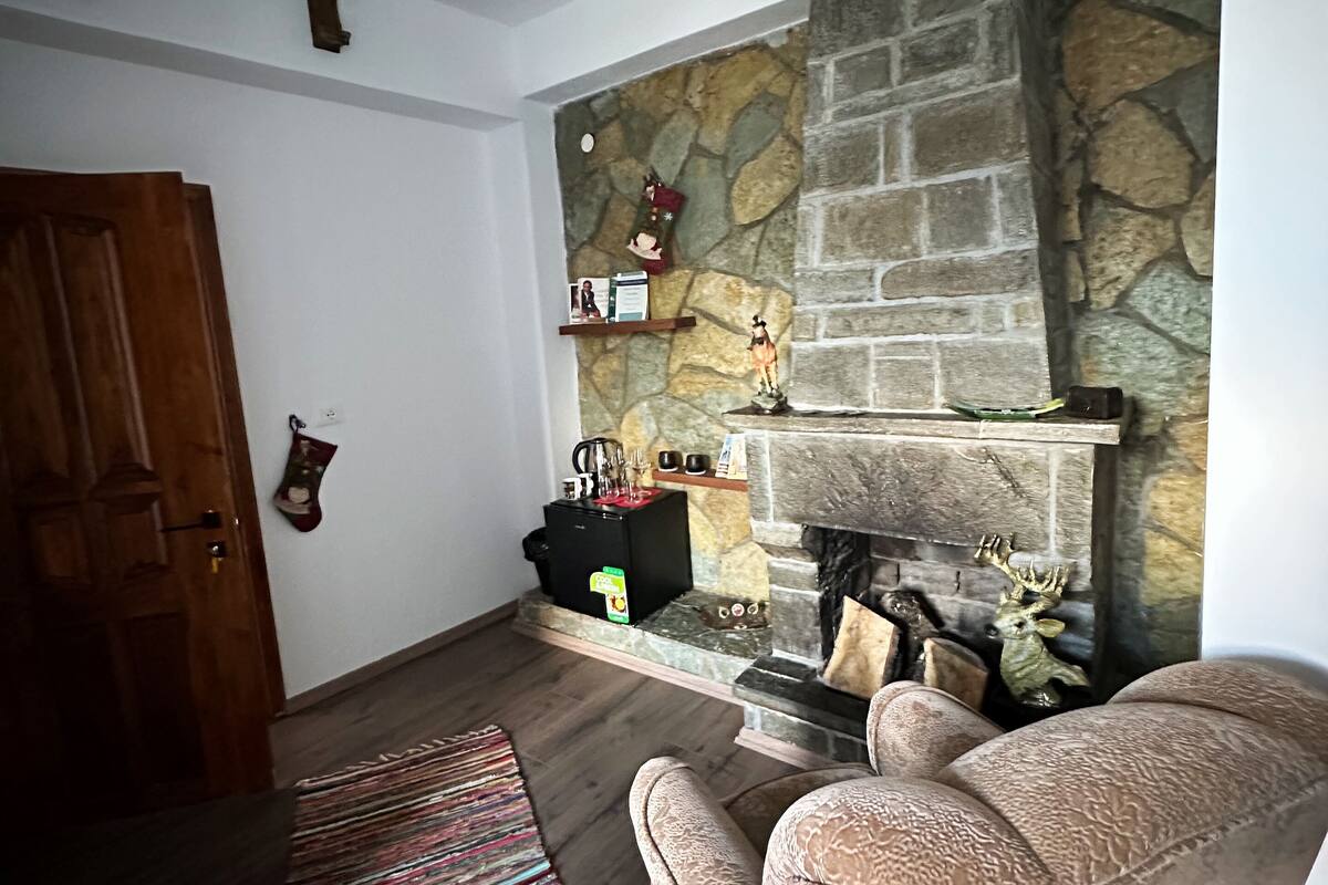 Deluxe Double Room, 1 Queen Bed, City View | Living area