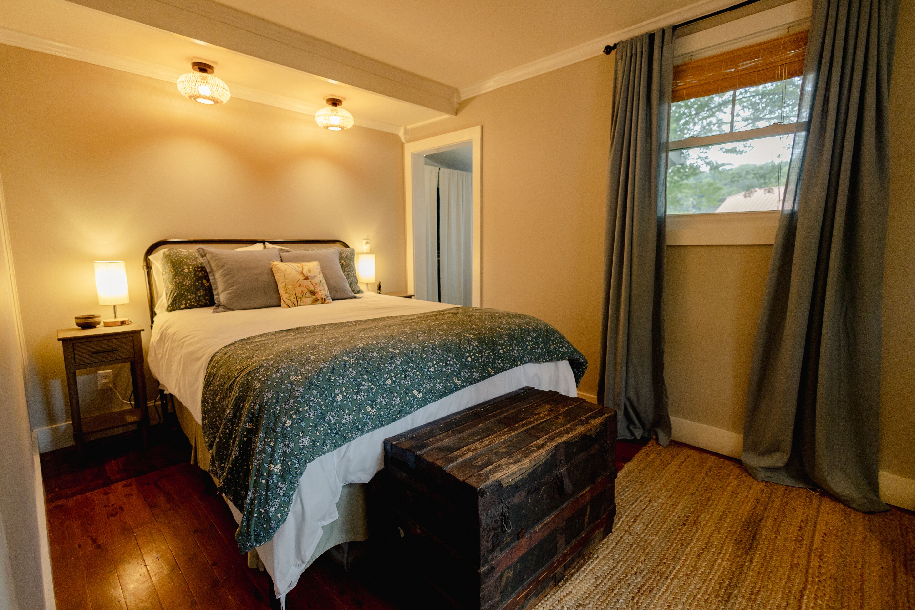 2 多间卧室、熨斗/熨衣板、WiFi、床单