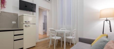 Standard-Apartment | Wohnbereich | Flachbildfernseher