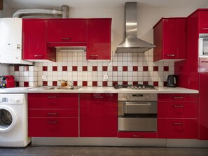 冰箱、微波炉、烤箱、炉灶