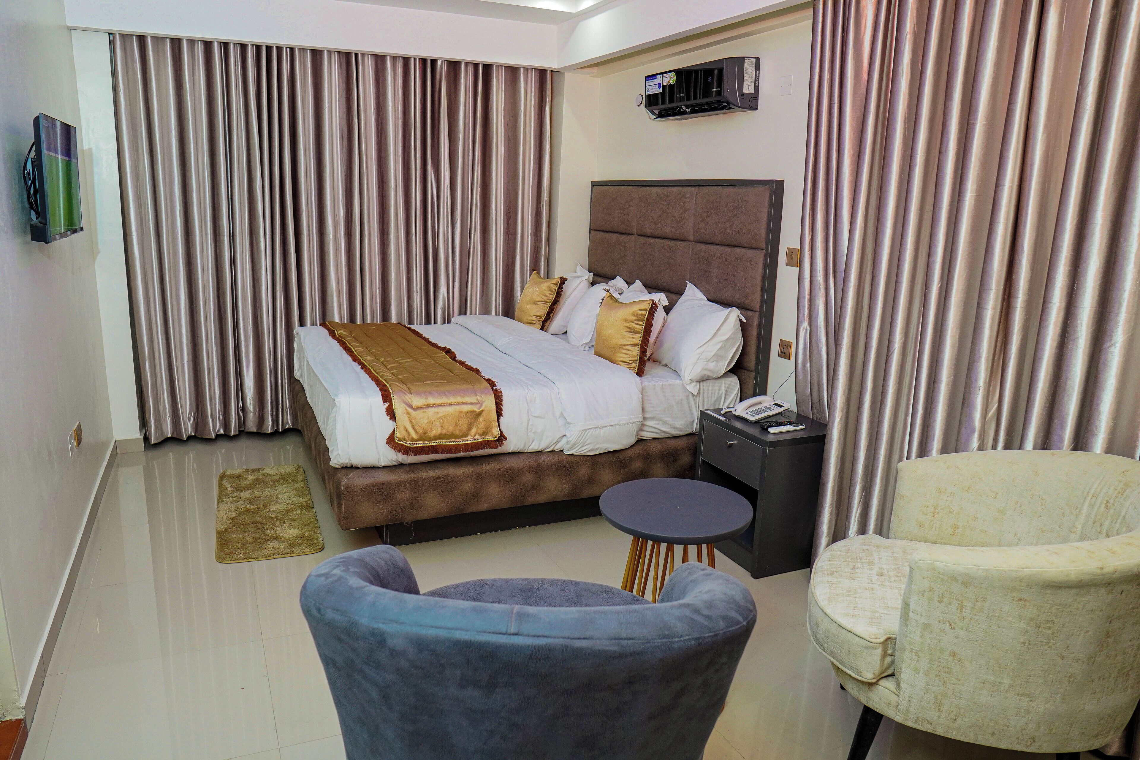 deluxe room | 1 bedroom, in-room safe, blackout curtains, free wifi