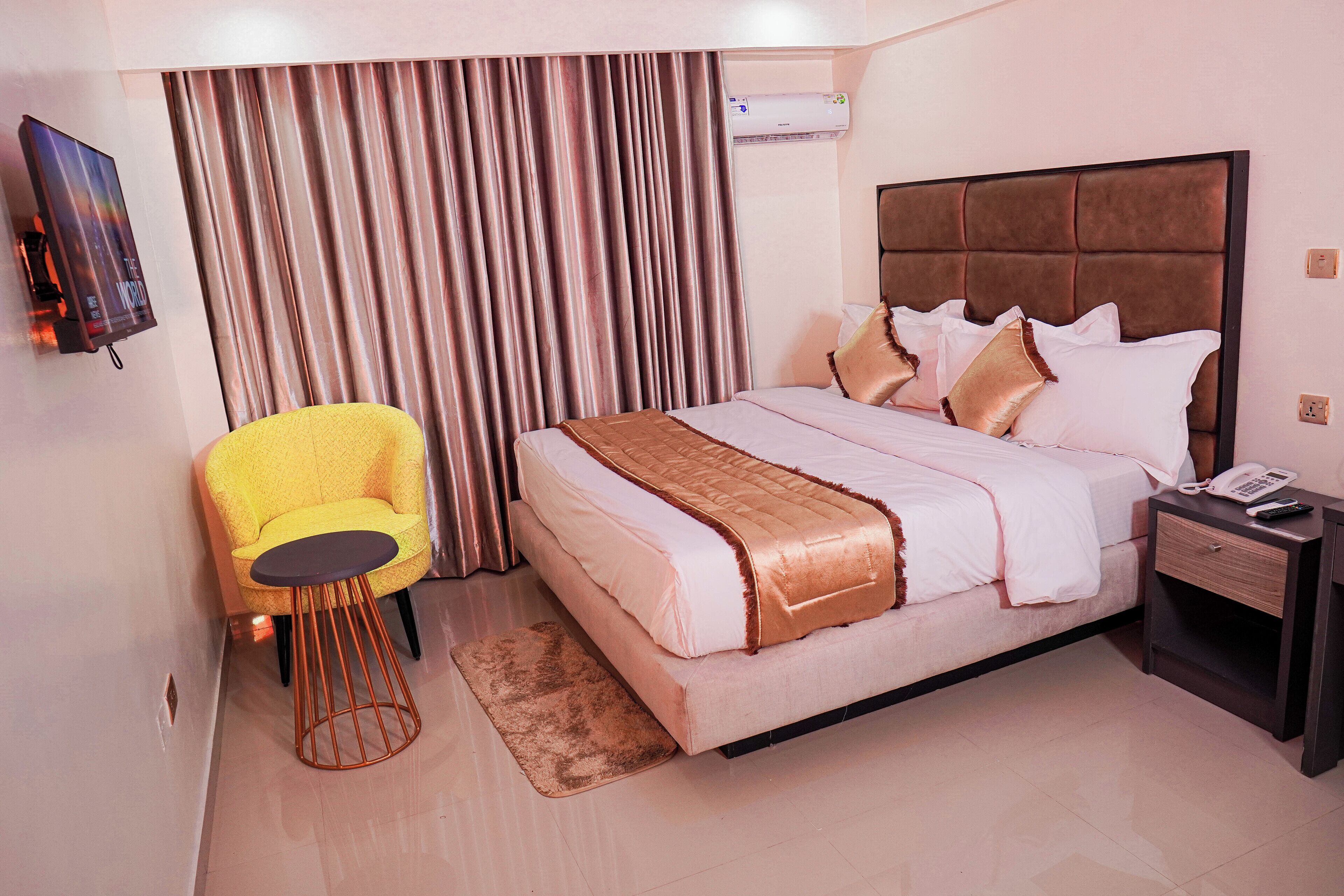 standard double room | 1 bedroom, in-room safe, blackout curtains, free wifi