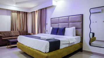 Family Room | In-room safe, blackout curtains, free WiFi, bed sheets