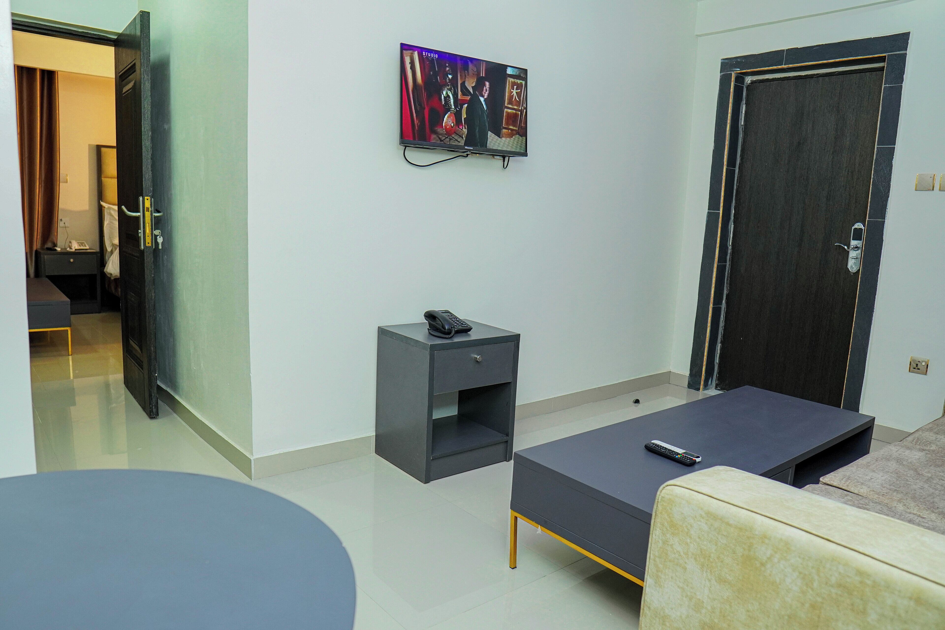 signature suite | 1 bedroom, in-room safe, blackout curtains, free wifi