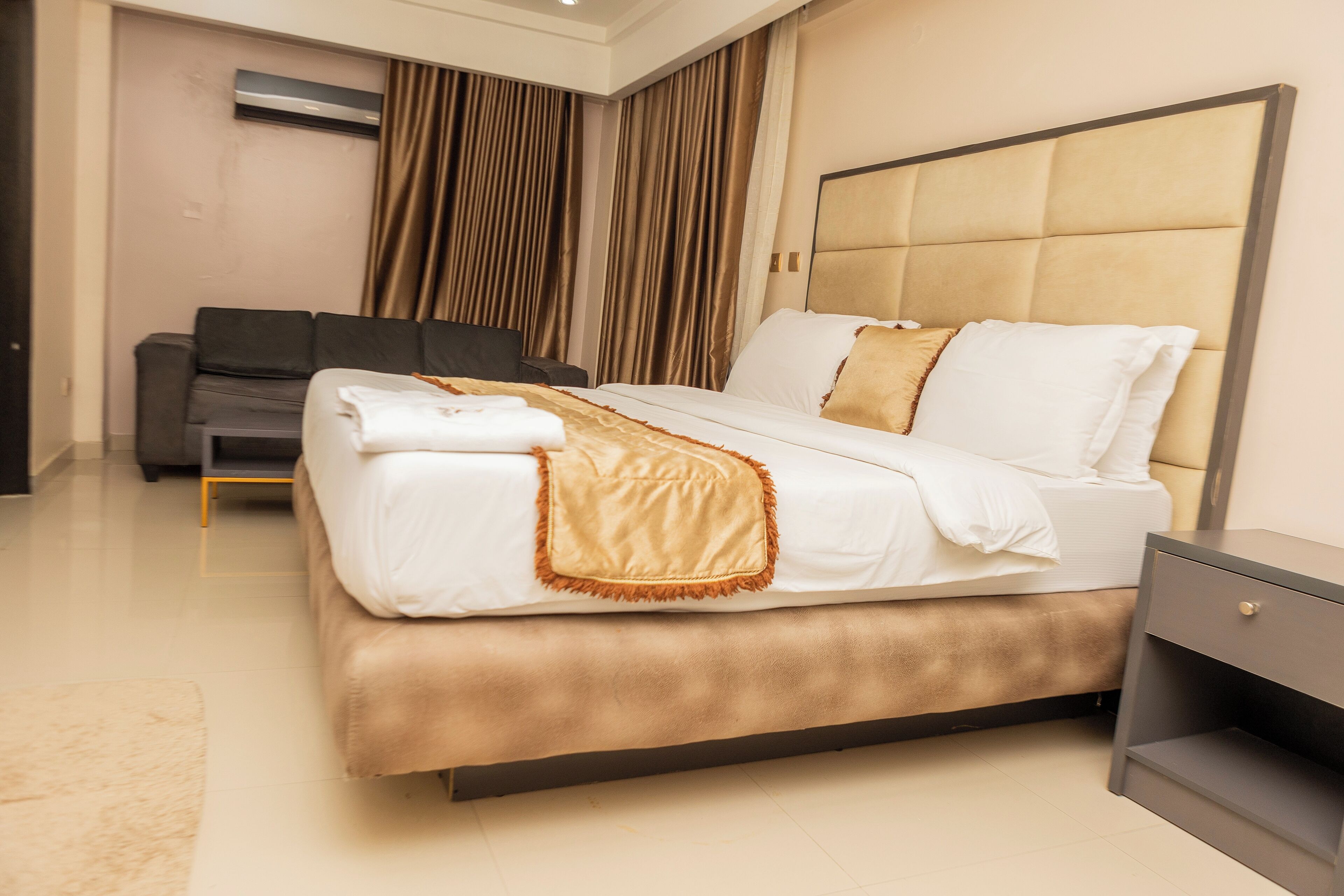 signature suite | 1 bedroom, in-room safe, blackout curtains, free wifi